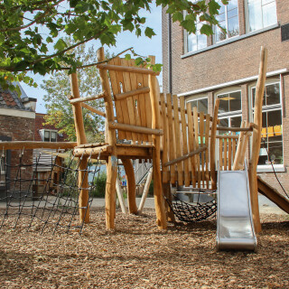 Speeltoestel-schoolplein-schors-groen-Uniek-Speelprojecten