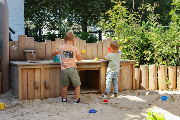 Speelkeuken-spelen-kinderdagverblijf