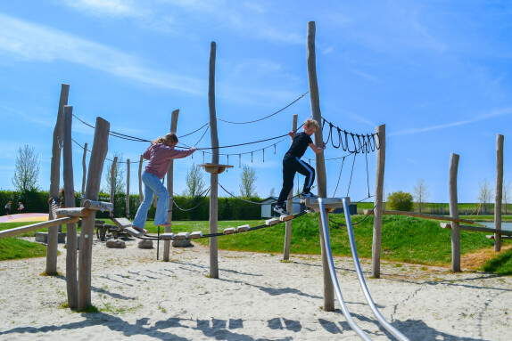 Klimmen-klimparcours-speeltoestellen-Uniek-Speelprojecten