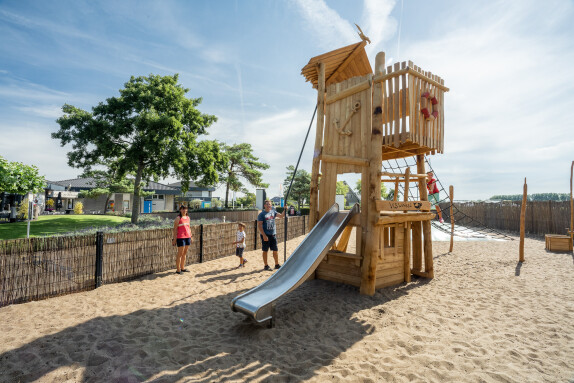 Speeltoren-camping-Speeltoestellen-Uniek-Speelprojecten