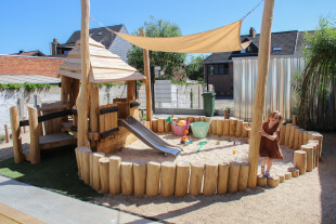Schaduwdoek-zandbak-kinderdagverblijf