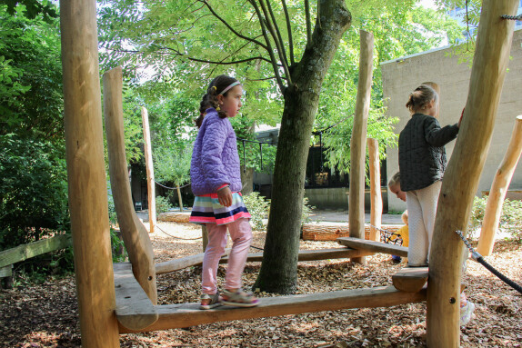Balanceren-spelen-groen-schoolplein