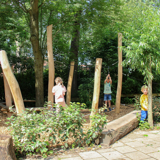 Groen-schoolplein-balanceren